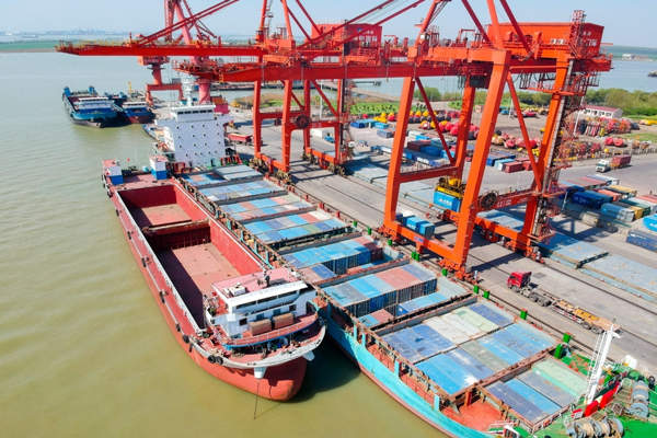 China-US container shipping rates hit new record high